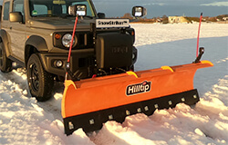 Winterdienstausstattung von Der Schneefürst - HILLTIP SnowStriker 1650-SP  gerades Schneeschild